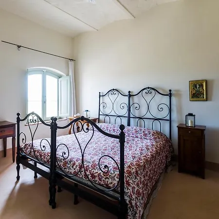 Le Tassinaie ベッド・アンド・ブレックファスト 3*